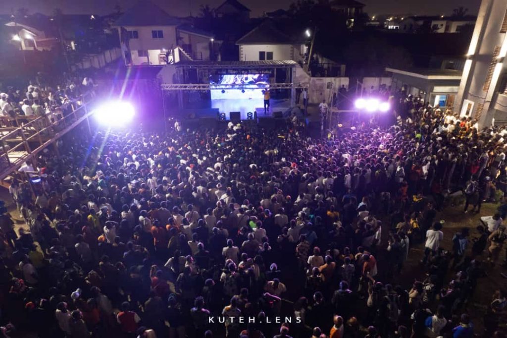 Huge crowd of people gathered to watch singer/dancer Shatta Wale perform on stage. 