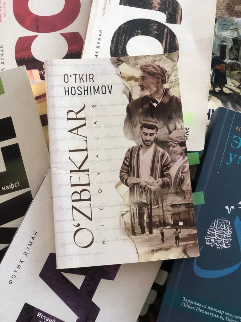 Book cover of O'tkir Hoshimov's O'zbeklar. Images of older and younger, men and women Uzbeks talking and playing in a park and looking off into the distance. Book is sepia toned among other books.